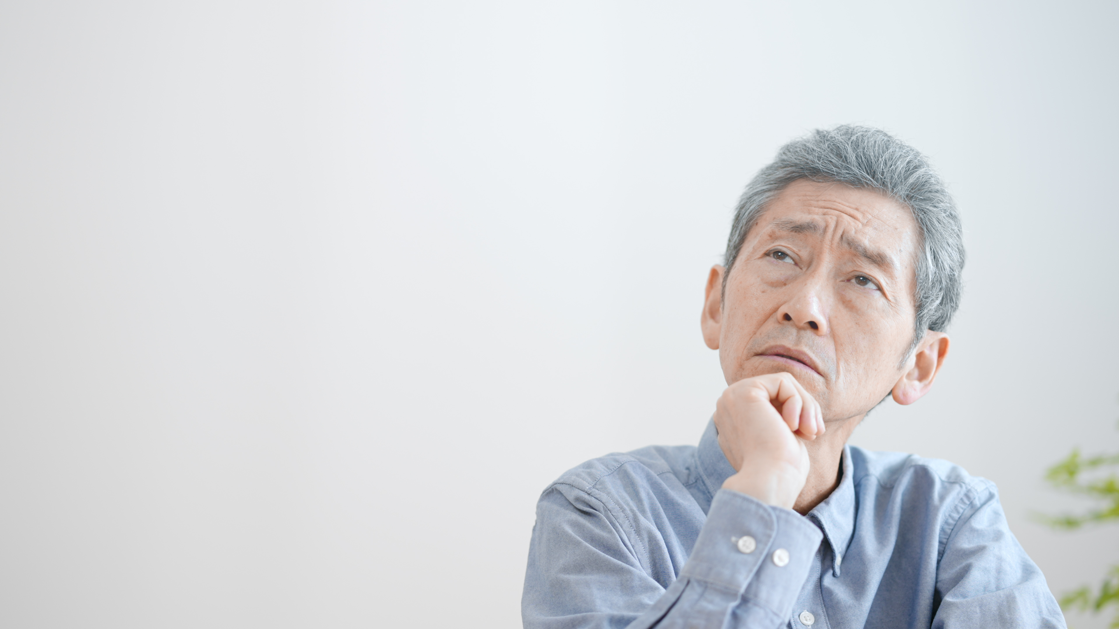 認知症のひとり歩きに安心を。後悔しないGPSの選び方と賢い利用方法